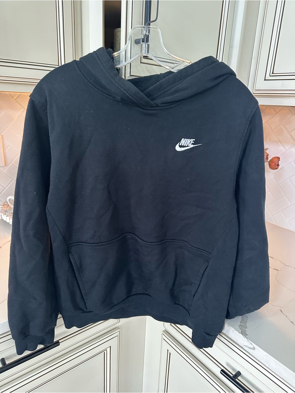 Nike YOUTH BOYS Size XL  Black Pullover Hoodie Sweatshirt